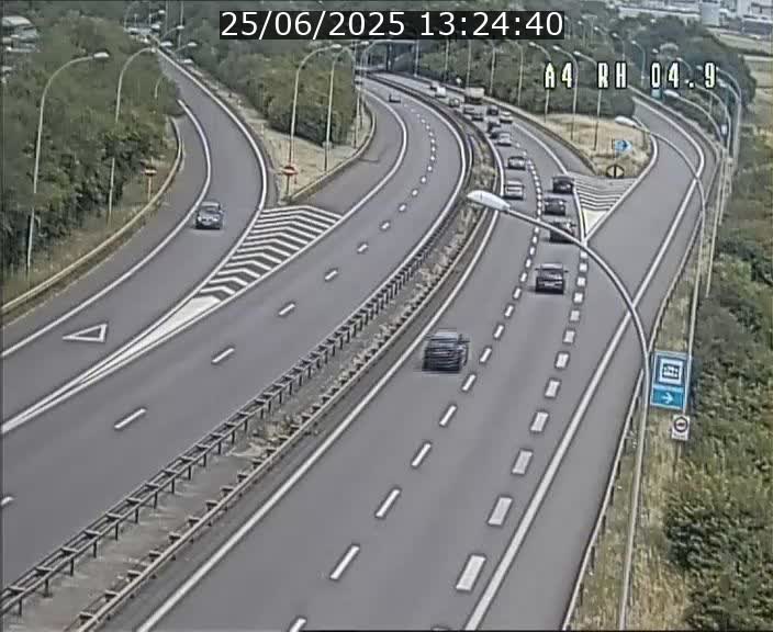 <h2>Traffic live webcam Luxembourg Leudelange - A4 - BK 4.9 - direction Luxembourg</h2>