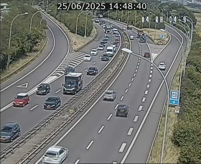 <h2>Traffic live webcam Luxembourg Leudelange - A4 - BK 4.9 - direction Luxembourg</h2>