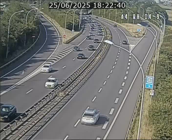 <h2>Traffic live webcam Luxembourg Leudelange - A4 - BK 4.9 - direction Luxembourg</h2>