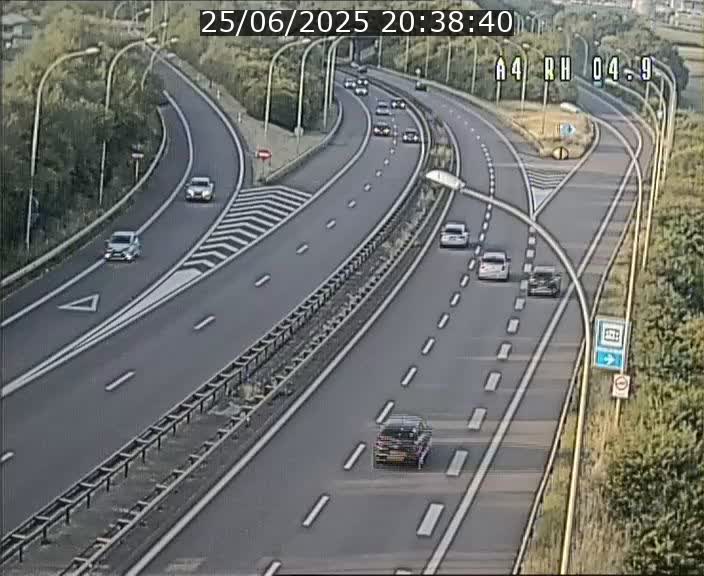 <h2>Traffic live webcam Luxembourg Leudelange - A4 - BK 4.9 - direction Luxembourg</h2>