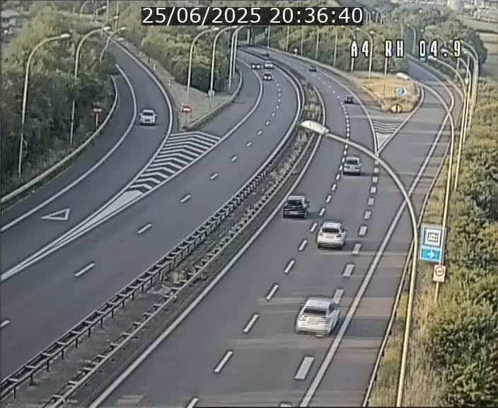 <h2>Traffic live webcam Luxembourg Leudelange - A4 - BK 4.9 - direction Luxembourg</h2>