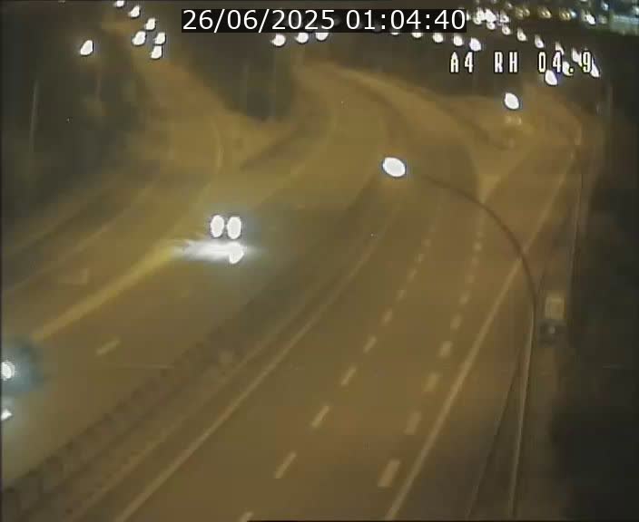 <h2>Traffic live webcam Luxembourg Leudelange - A4 - BK 4.9 - direction Luxembourg</h2>