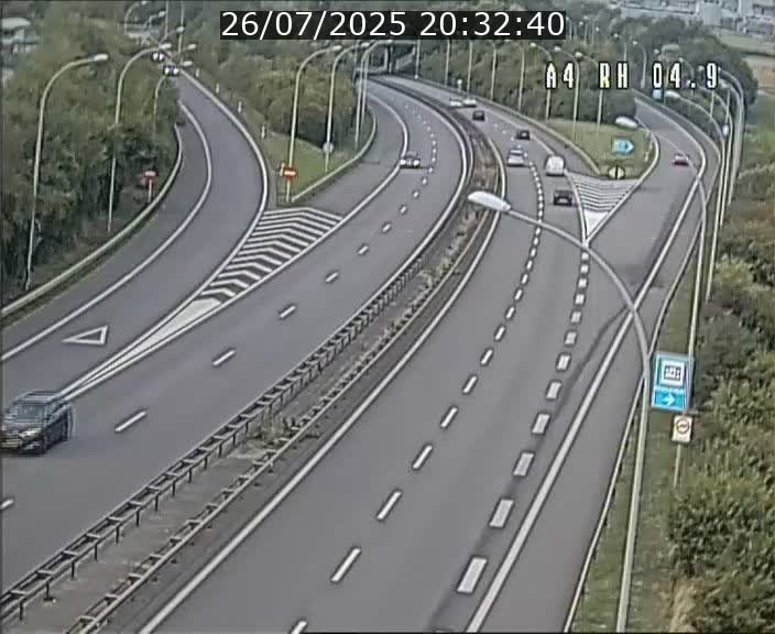 <h2>Traffic live webcam Luxembourg Leudelange - A4 - BK 4.9 - direction Luxembourg</h2>