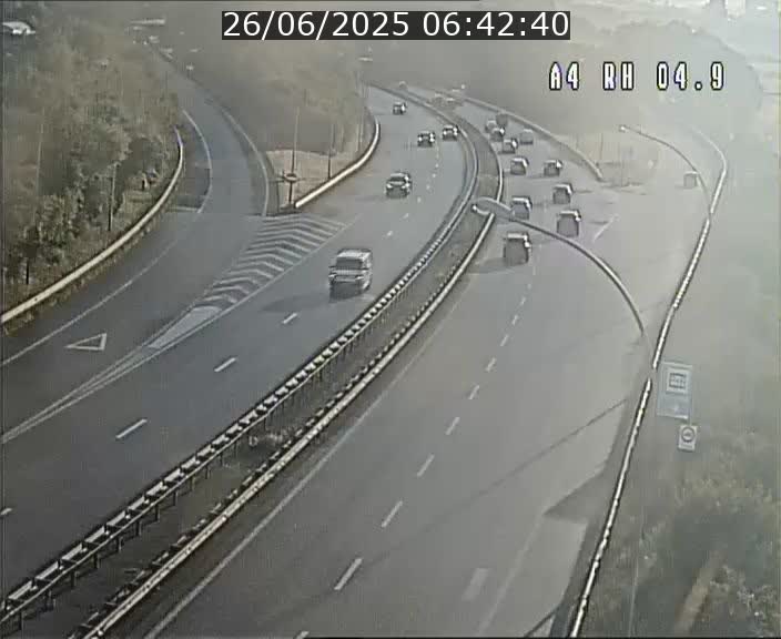<h2>Traffic live webcam Luxembourg Leudelange - A4 - BK 4.9 - direction Luxembourg</h2>