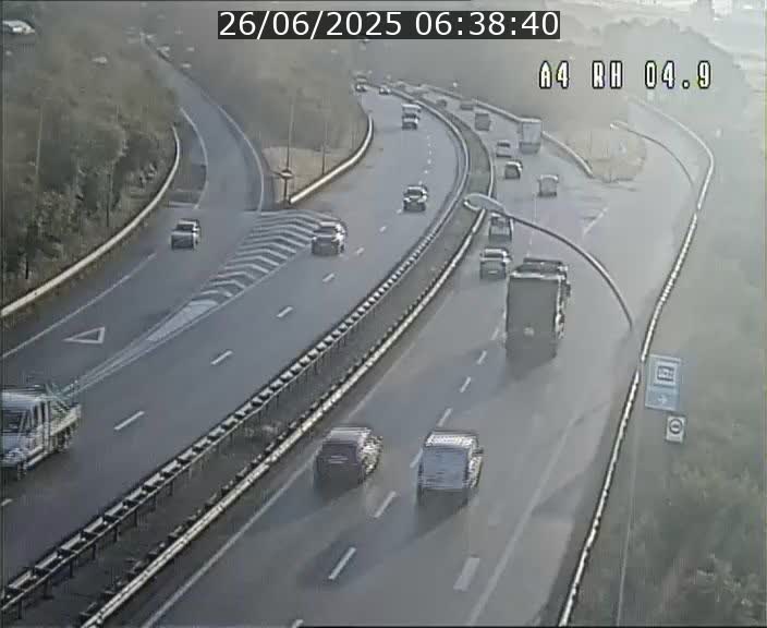 <h2>Traffic live webcam Luxembourg Leudelange - A4 - BK 4.9 - direction Luxembourg</h2>
