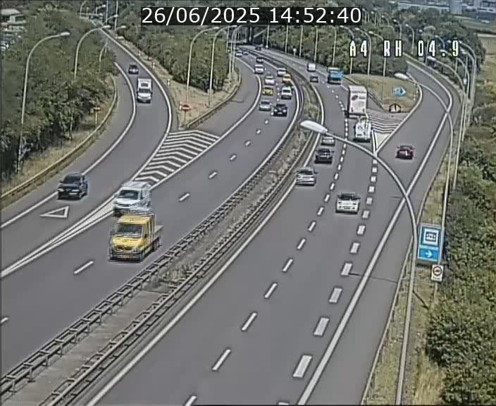 <h2>Traffic live webcam Luxembourg Leudelange - A4 - BK 4.9 - direction Luxembourg</h2>