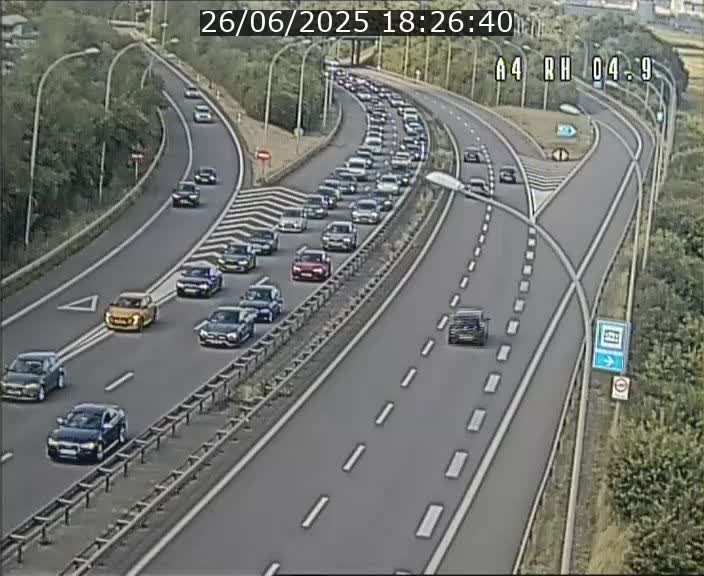 <h2>Traffic live webcam Luxembourg Leudelange - A4 - BK 4.9 - direction Luxembourg</h2>