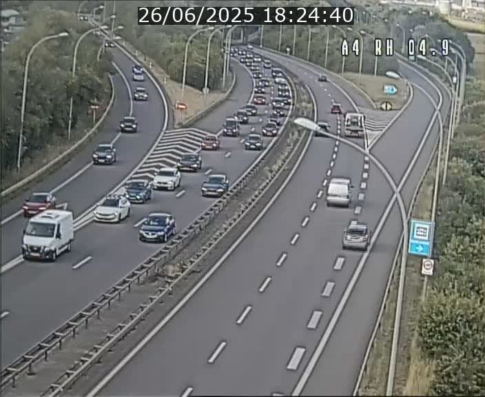 <h2>Traffic live webcam Luxembourg Leudelange - A4 - BK 4.9 - direction Luxembourg</h2>