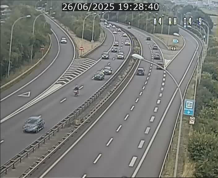 <h2>Traffic live webcam Luxembourg Leudelange - A4 - BK 4.9 - direction Luxembourg</h2>