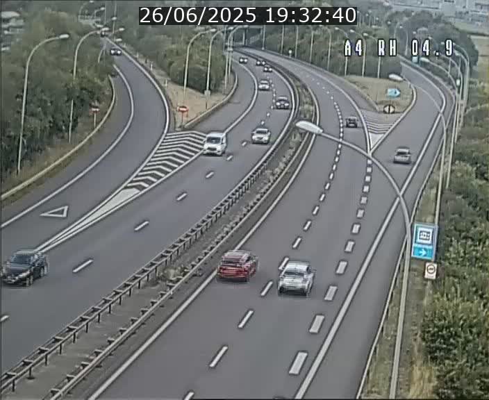 <h2>Traffic live webcam Luxembourg Leudelange - A4 - BK 4.9 - direction Luxembourg</h2>