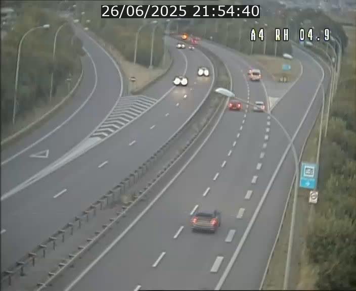 <h2>Traffic live webcam Luxembourg Leudelange - A4 - BK 4.9 - direction Luxembourg</h2>