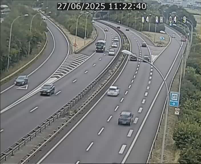<h2>Traffic live webcam Luxembourg Leudelange - A4 - BK 4.9 - direction Luxembourg</h2>