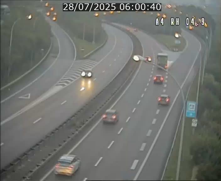 <h2>Traffic live webcam Luxembourg Leudelange - A4 - BK 4.9 - direction Luxembourg</h2>