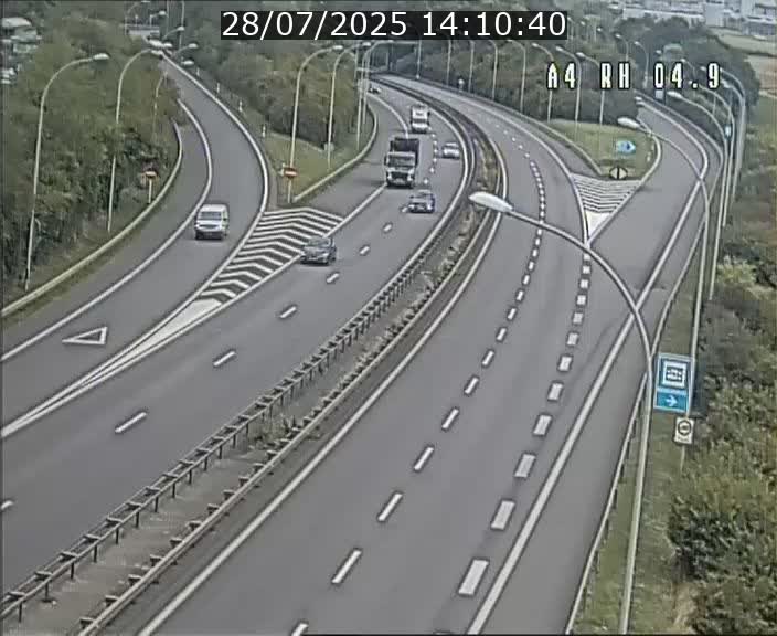 <h2>Traffic live webcam Luxembourg Leudelange - A4 - BK 4.9 - direction Luxembourg</h2>