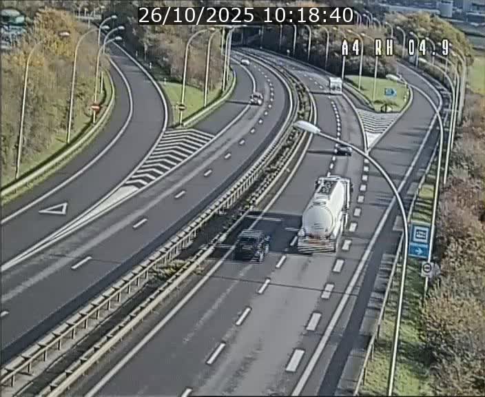 <h2>Traffic live webcam Luxembourg Leudelange - A4 - BK 4.9 - direction Luxembourg</h2>