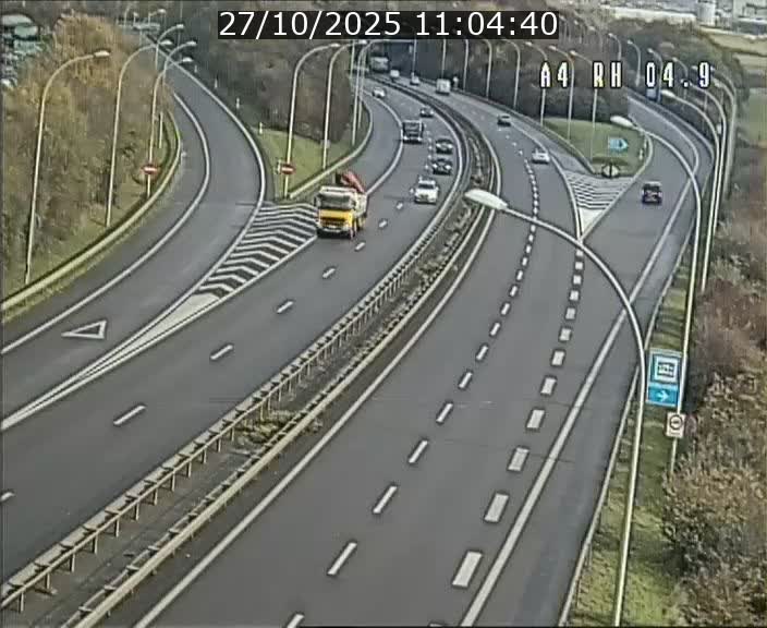 <h2>Traffic live webcam Luxembourg Leudelange - A4 - BK 4.9 - direction Luxembourg</h2>