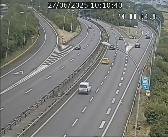 <h2>Traffic live webcam Luxembourg Leudelange - A4 - BK 4.9 - direction Luxembourg</h2>