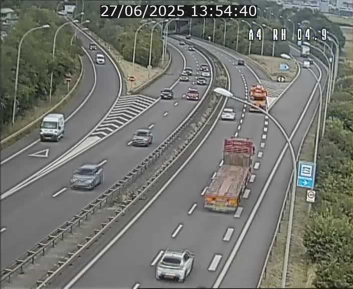 <h2>Traffic live webcam Luxembourg Leudelange - A4 - BK 4.9 - direction Luxembourg</h2>
