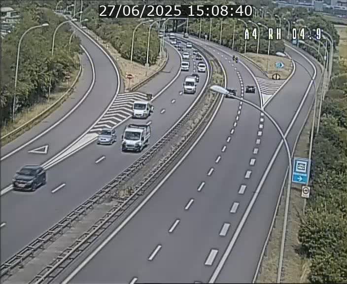 <h2>Traffic live webcam Luxembourg Leudelange - A4 - BK 4.9 - direction Luxembourg</h2>