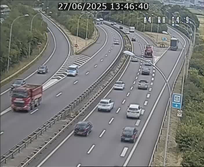 <h2>Traffic live webcam Luxembourg Leudelange - A4 - BK 4.9 - direction Luxembourg</h2>
