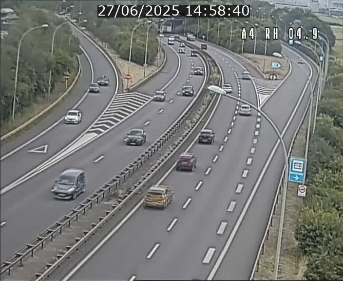 <h2>Traffic live webcam Luxembourg Leudelange - A4 - BK 4.9 - direction Luxembourg</h2>