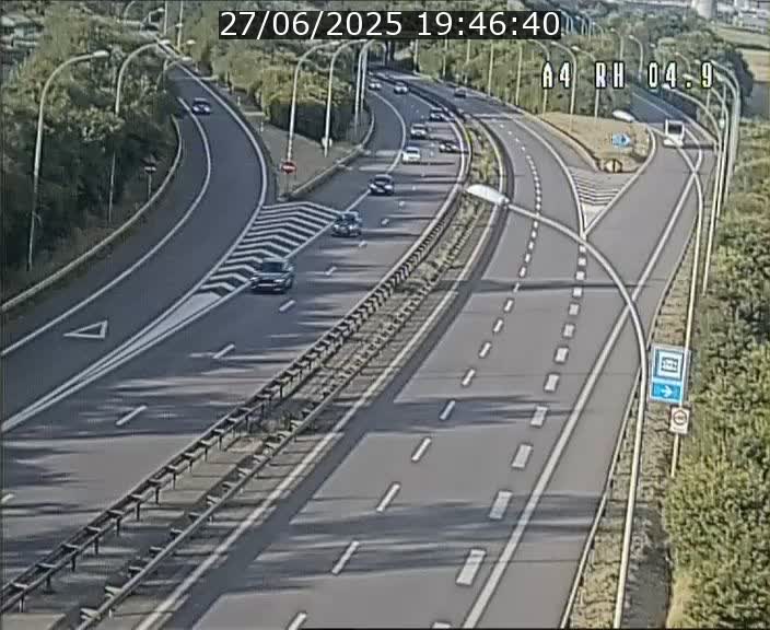 <h2>Traffic live webcam Luxembourg Leudelange - A4 - BK 4.9 - direction Luxembourg</h2>
