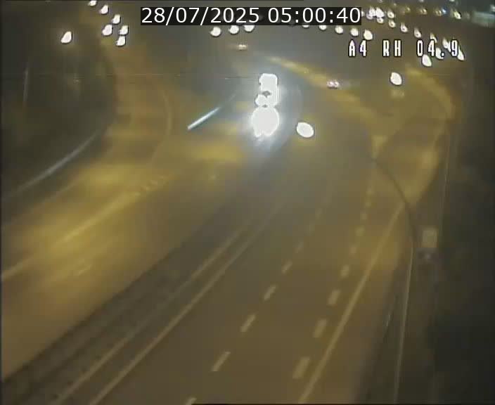 <h2>Traffic live webcam Luxembourg Leudelange - A4 - BK 4.9 - direction Luxembourg</h2>