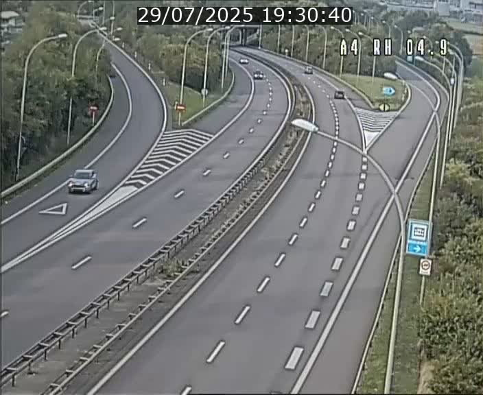 <h2>Traffic live webcam Luxembourg Leudelange - A4 - BK 4.9 - direction Luxembourg</h2>