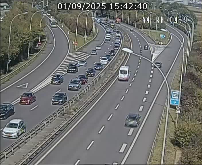 <h2>Traffic live webcam Luxembourg Leudelange - A4 - BK 4.9 - direction Luxembourg</h2>