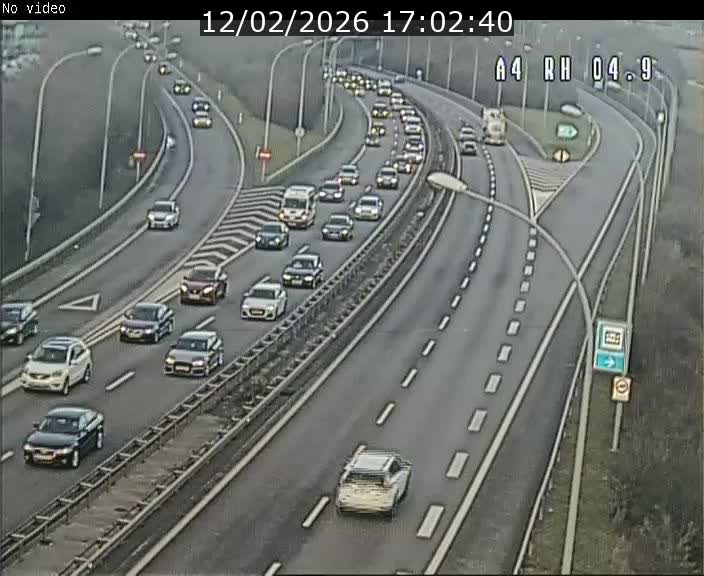 <h2>Traffic live webcam Luxembourg Leudelange - A4 - BK 4.9 - direction Luxembourg</h2>