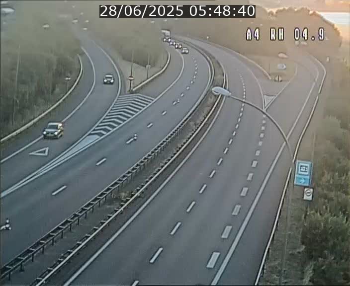 <h2>Traffic live webcam Luxembourg Leudelange - A4 - BK 4.9 - direction Luxembourg</h2>
