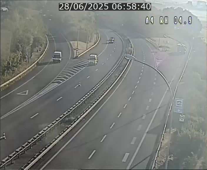 <h2>Traffic live webcam Luxembourg Leudelange - A4 - BK 4.9 - direction Luxembourg</h2>