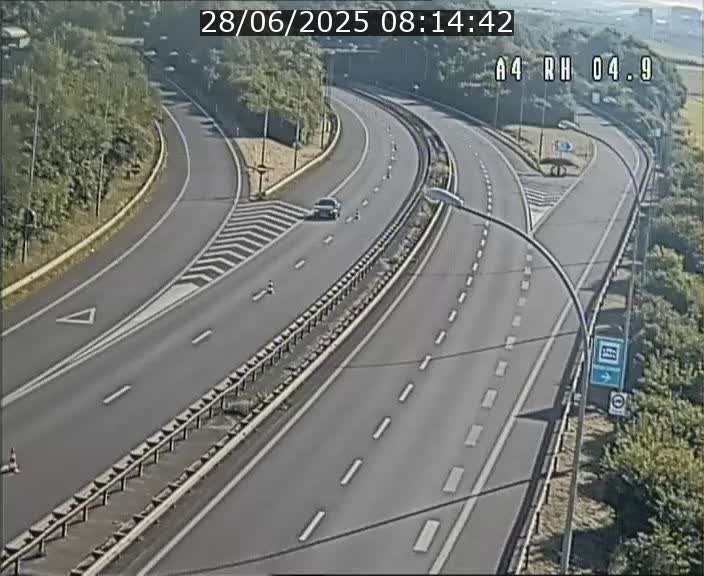 <h2>Traffic live webcam Luxembourg Leudelange - A4 - BK 4.9 - direction Luxembourg</h2>