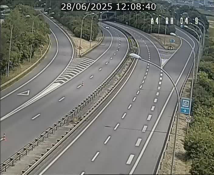 <h2>Traffic live webcam Luxembourg Leudelange - A4 - BK 4.9 - direction Luxembourg</h2>