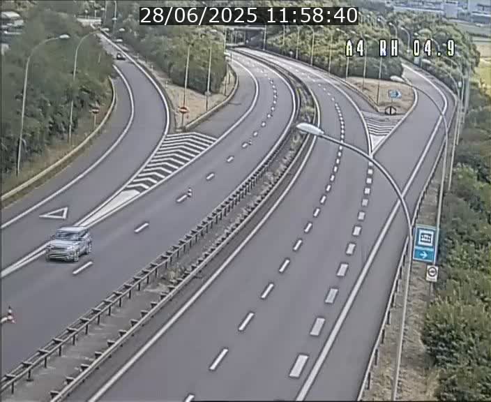 <h2>Traffic live webcam Luxembourg Leudelange - A4 - BK 4.9 - direction Luxembourg</h2>