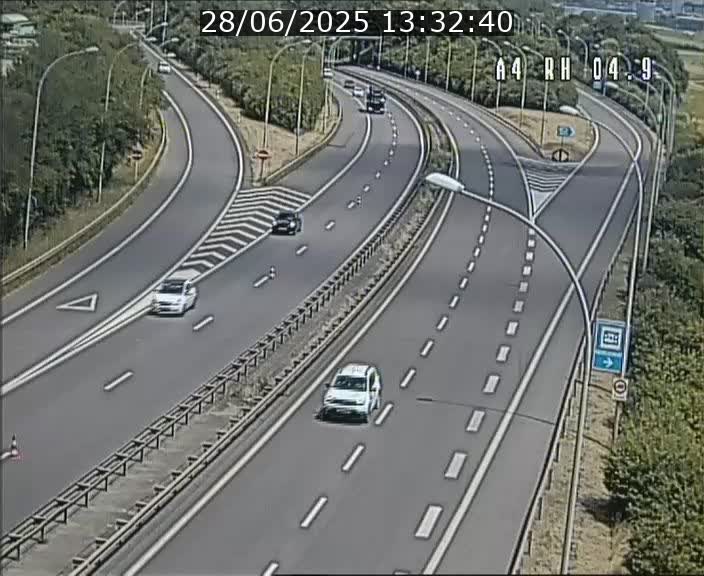 <h2>Traffic live webcam Luxembourg Leudelange - A4 - BK 4.9 - direction Luxembourg</h2>
