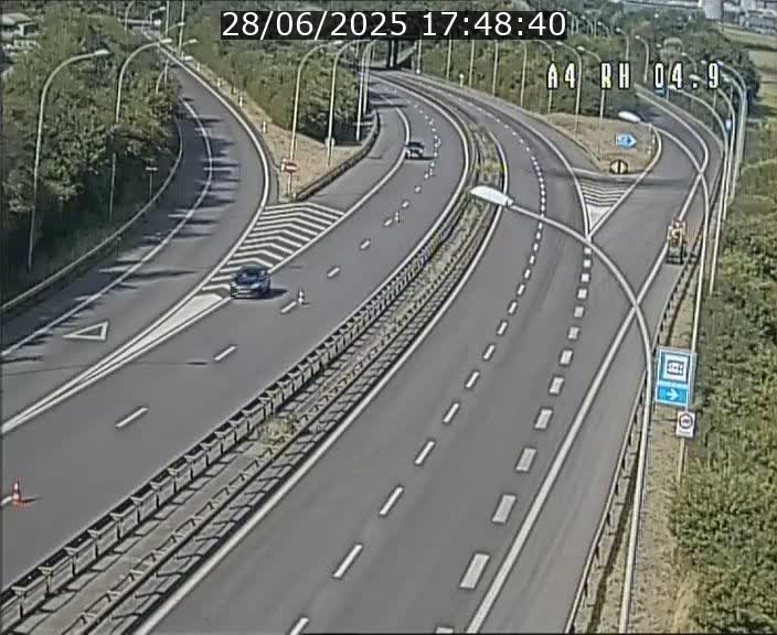 <h2>Traffic live webcam Luxembourg Leudelange - A4 - BK 4.9 - direction Luxembourg</h2>
