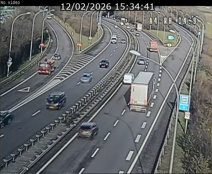 <h2>Traffic live webcam Luxembourg Leudelange - A4 - BK 4.9 - direction Luxembourg</h2>