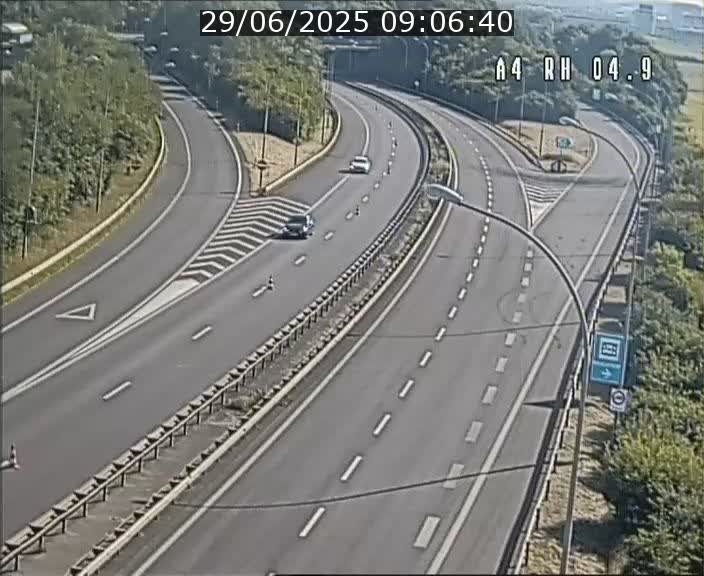 <h2>Traffic live webcam Luxembourg Leudelange - A4 - BK 4.9 - direction Luxembourg</h2>