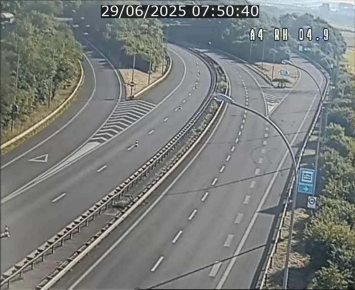 <h2>Traffic live webcam Luxembourg Leudelange - A4 - BK 4.9 - direction Luxembourg</h2>