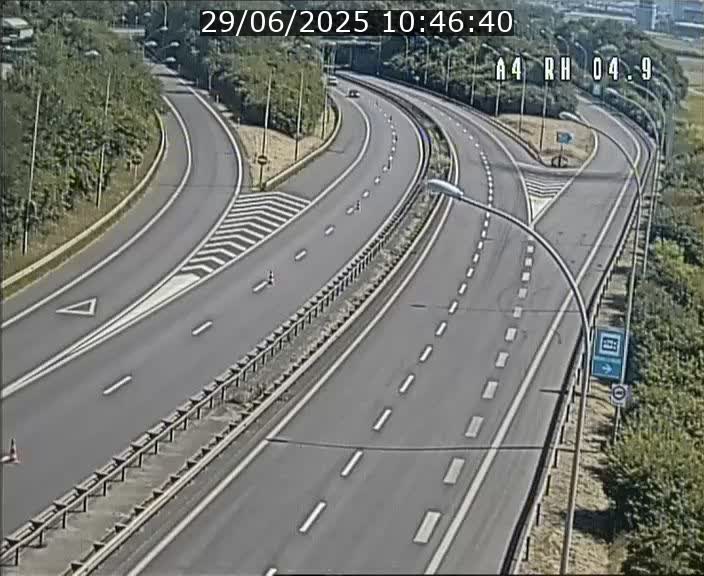 <h2>Traffic live webcam Luxembourg Leudelange - A4 - BK 4.9 - direction Luxembourg</h2>