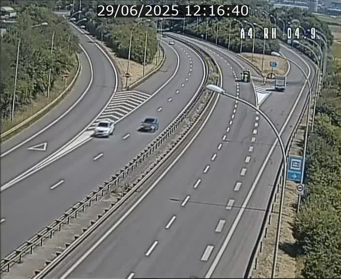 <h2>Traffic live webcam Luxembourg Leudelange - A4 - BK 4.9 - direction Luxembourg</h2>