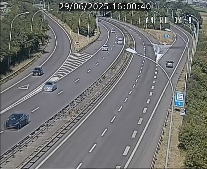 <h2>Traffic live webcam Luxembourg Leudelange - A4 - BK 4.9 - direction Luxembourg</h2>