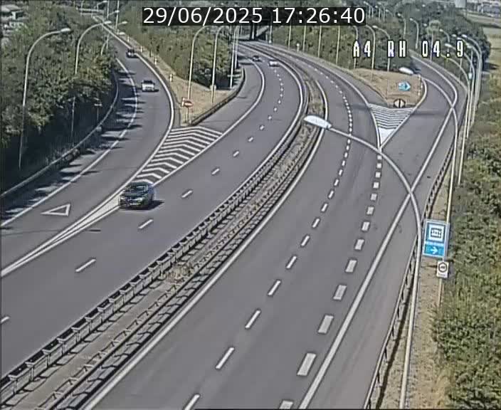 <h2>Traffic live webcam Luxembourg Leudelange - A4 - BK 4.9 - direction Luxembourg</h2>