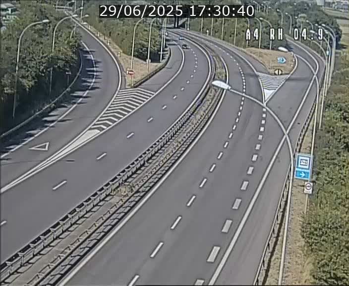 <h2>Traffic live webcam Luxembourg Leudelange - A4 - BK 4.9 - direction Luxembourg</h2>