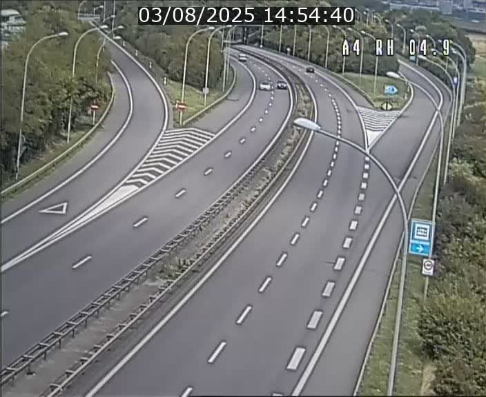 <h2>Traffic live webcam Luxembourg Leudelange - A4 - BK 4.9 - direction Luxembourg</h2>