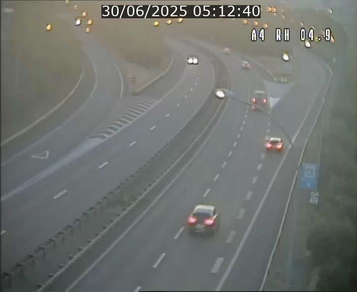 <h2>Traffic live webcam Luxembourg Leudelange - A4 - BK 4.9 - direction Luxembourg</h2>