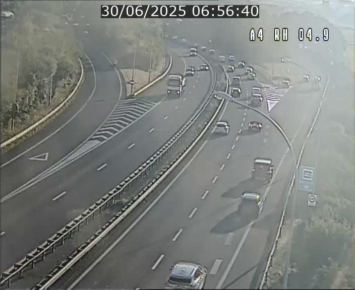 <h2>Traffic live webcam Luxembourg Leudelange - A4 - BK 4.9 - direction Luxembourg</h2>