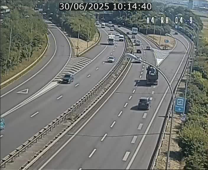 <h2>Traffic live webcam Luxembourg Leudelange - A4 - BK 4.9 - direction Luxembourg</h2>