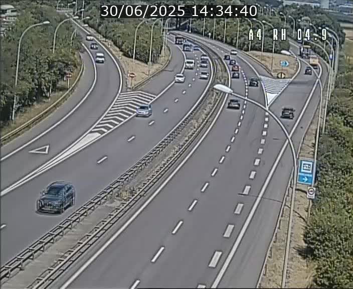 <h2>Traffic live webcam Luxembourg Leudelange - A4 - BK 4.9 - direction Luxembourg</h2>